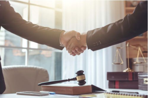 lawyers shaking hands, concept of settling during the appeal